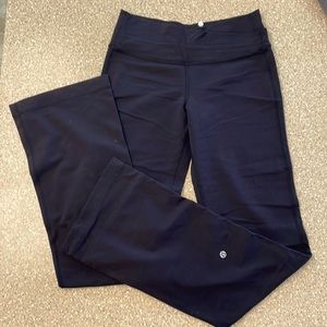 Lululemon low rise yoga pant  size 6 tall